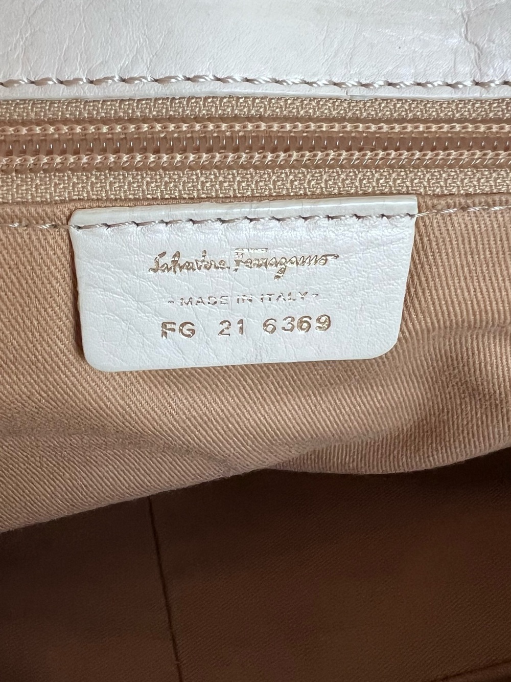 Salvatore Ferragamo Cream Shoulder Satchel Bag - Elegant Everyday Carry - Picture 5 of 5